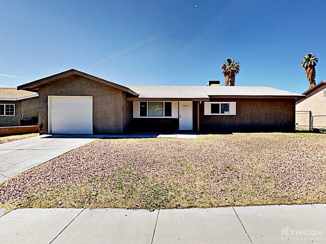 3813 Hudson Bay Ave in Las Vegas, NV - Building Photo - Building Photo