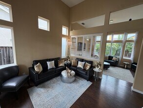 1833 Highland Way in Brentwood, CA - Building Photo - Building Photo