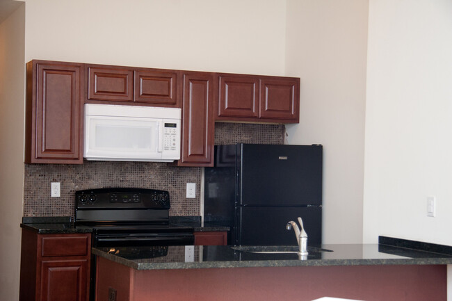 6042 Market St, Unit 2 in Philadelphia, PA - Building Photo - Building Photo