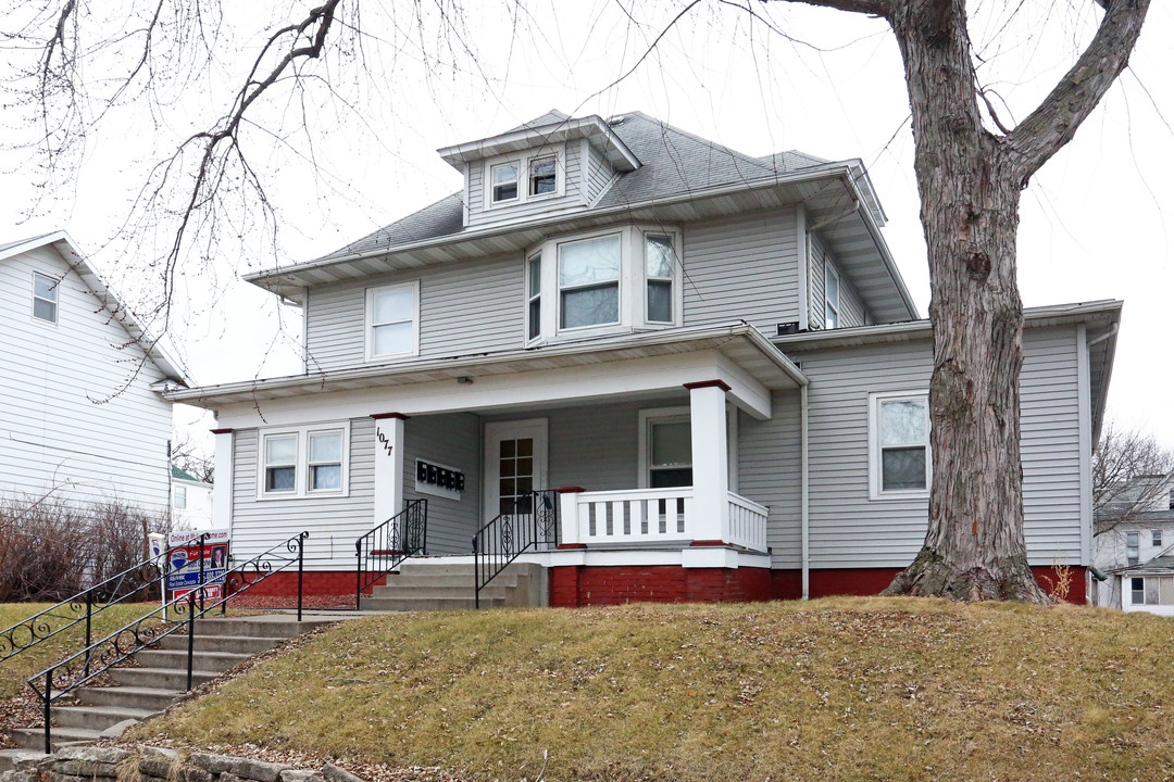 1077 27th St in Des Moines, IA - Building Photo