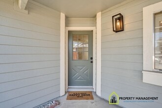 8160 Scenic Hills Way in Sacramento, CA - Building Photo - Building Photo