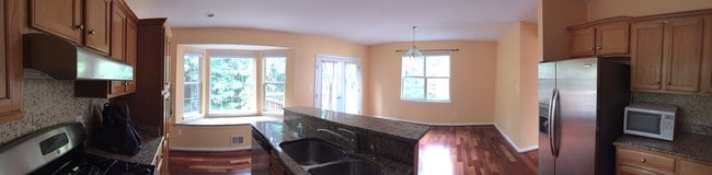 12250 Winscombe Ter in Fairfax, VA - Foto de edificio - Building Photo