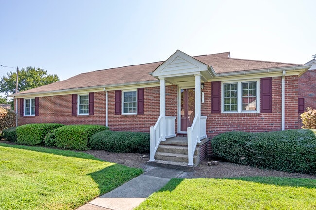 Stanley Court- No Cost Utilities * in Portsmouth, VA - Building Photo - Building Photo