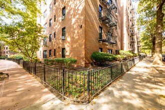 The Arlington in Briarwood, NY - Building Photo - Building Photo