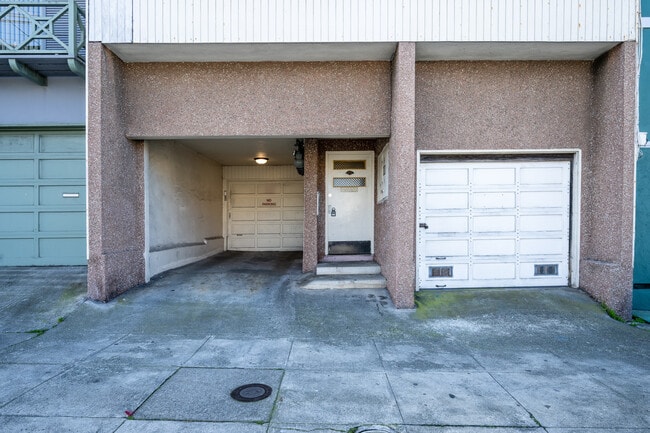 185 Sickles Ave, Unit #2 in San Francisco, CA - Building Photo - Building Photo