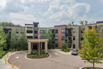 Shorewood Landing Senior Living in Shorewood, MN - Building Photo - Building Photo