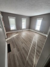 445 W Carpenter St, Unit 1 in Springfield, IL - Building Photo - Building Photo