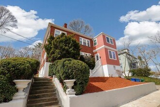 61 Algonquin Rd, Unit 2 in Chestnut Hill, MA - Foto de edificio - Building Photo