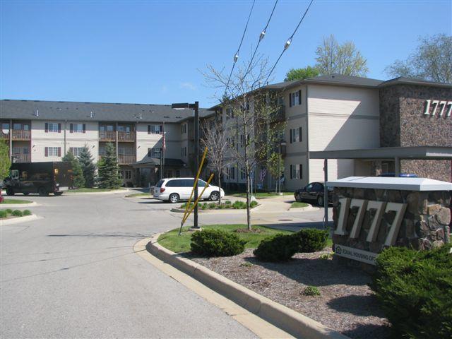 1777 Haslett - Senior Living in East Lansing, MI - Foto de edificio