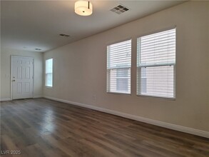 11236 Tuscolana St in Las Vegas, NV - Building Photo - Building Photo