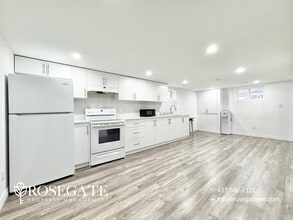 1189 Cloverdale St in Oshawa, ON - Building Photo - Building Photo