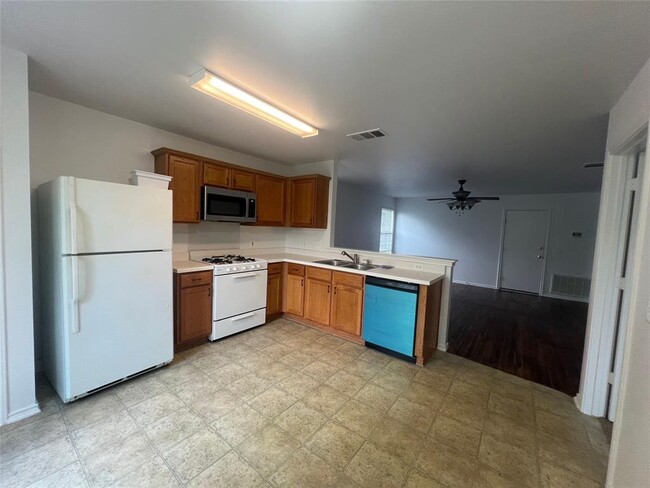 293 Leonardo in Kyle, TX - Building Photo - Building Photo