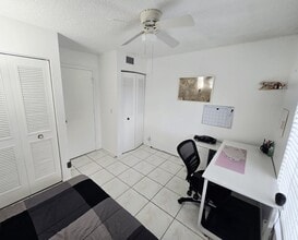 1102 Green Pine Blvd, Unit E2 in West Palm Beach, FL - Foto de edificio - Building Photo