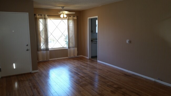 906 2nd St in Hermosa Beach, CA - Foto de edificio - Building Photo