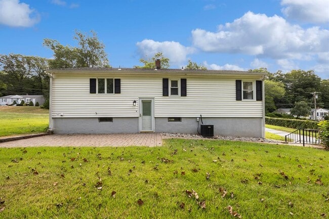 1325 Avon Blvd in Cheshire, CT - Building Photo - Building Photo