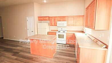 16489 Riley Dr in La Pine, OR - Building Photo - Building Photo