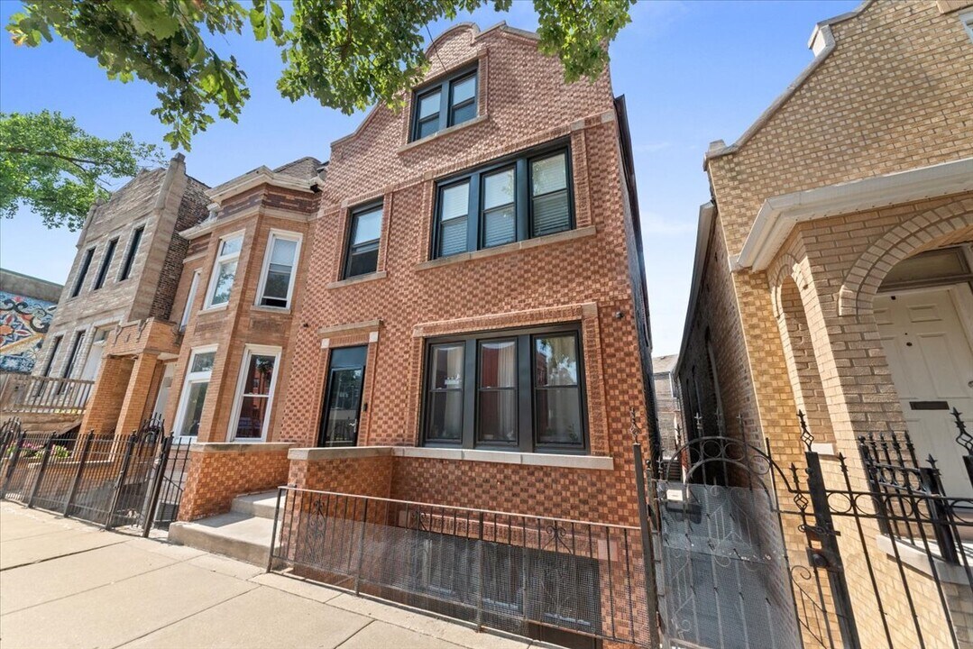 2254 W Coulter St in Chicago, IL - Building Photo
