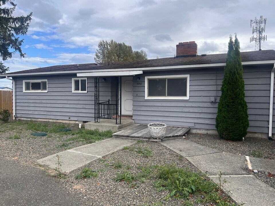 5992 Guide Meridian Rd in Bellingham, WA - Building Photo