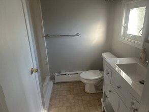 12 Grand St, Unit 2nd floor in Westfield, MA - Building Photo - Building Photo