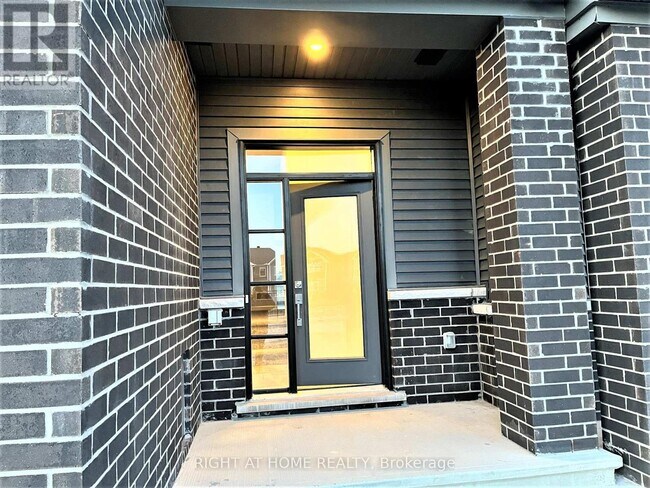 151 Chakra St in Ottawa, ON - Building Photo - Building Photo