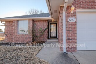 607 Bob White Dr in Purcell, OK - Building Photo - Building Photo