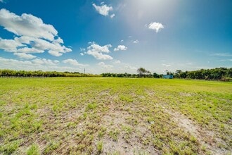 3640 SW 22nd St in Miami, FL - Building Photo - Building Photo