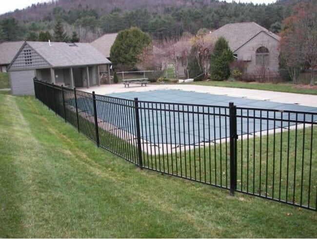 16 Hemlock Ridge Dr in Hartford, VT - Building Photo - Building Photo