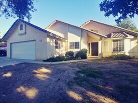 2572 Los Altos Ave in Clovis, CA - Building Photo