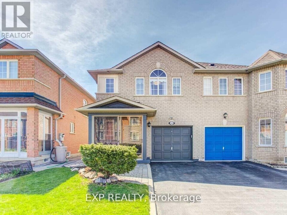 135 Warren Bradley St in Markham, ON - Building Photo
