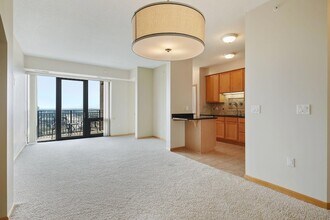 500 E Grant St in Minneapolis, MN - Foto de edificio - Building Photo