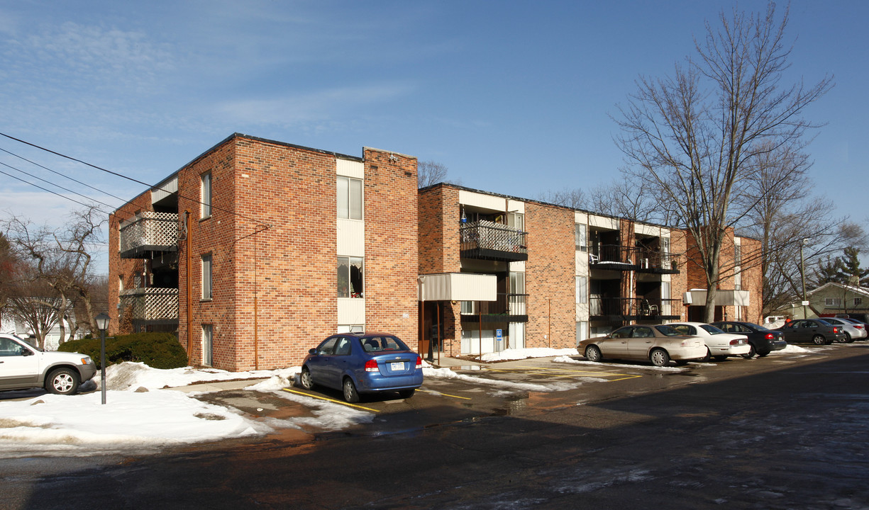 Jackson West in Ann Arbor, MI - Foto de edificio