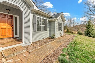 12 Bethel Dr in Asheville, NC - Building Photo - Building Photo