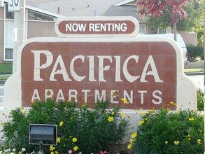 Pacifica Apartments in Costa Mesa, CA - Foto de edificio - Building Photo