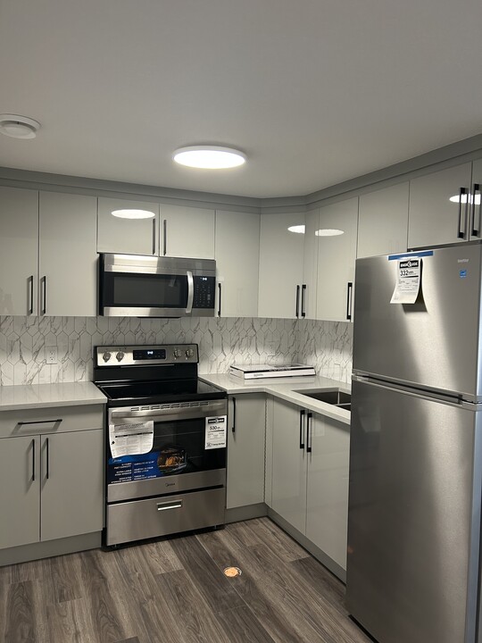 1211 16 Av NW in Edmonton, AB - Building Photo