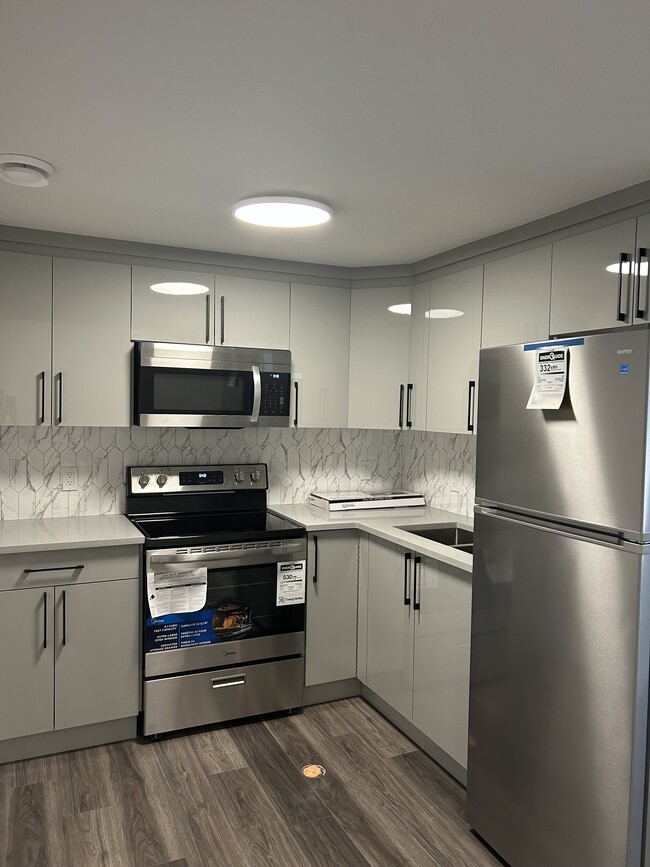 property at 1211 16 Av NW