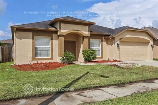 18124 Palm Breeze Dr in Tampa, FL - Building Photo