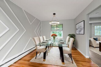 17 Edna Dr in Syosset, NY - Building Photo - Building Photo