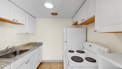 525 Highland Ave, Unit 44 in Malden, MA - Building Photo - Building Photo