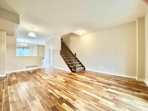 89 Willow Ln in Grimsby, ON - Building Photo - Building Photo