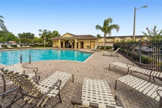 4175 Shade Tree Ln in Lakeland, FL - Building Photo - Building Photo