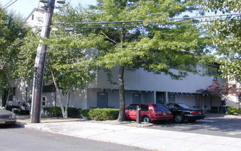 65 Woodbridge Ave in Highland Park, NJ - Building Photo - Building Photo