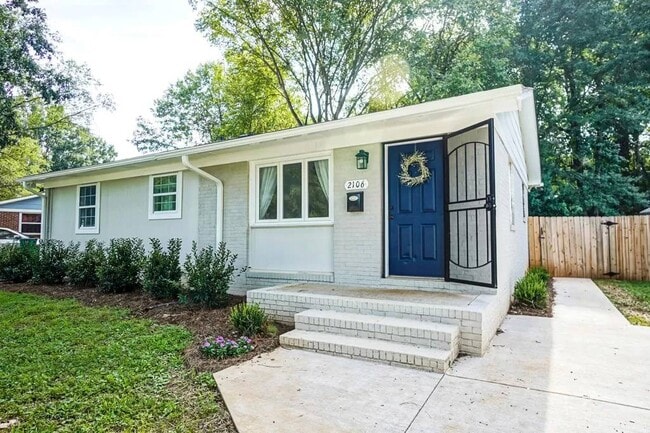 property at 2106 Longleaf Dr
