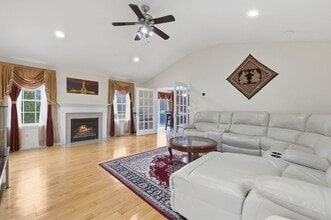 16 Windsor Rd in Shirley, MA - Building Photo - Building Photo