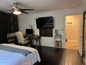 333 Newport Ave, Unit 102 in Long Beach, CA - Building Photo - Building Photo