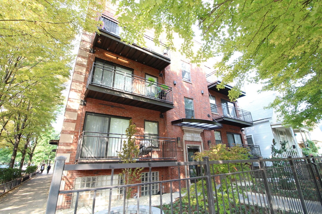 2640 W George St in Chicago, IL - Building Photo
