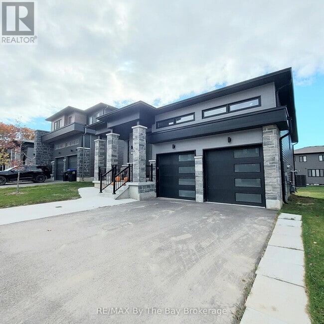 92 Berkely St in Wasaga Beach, ON - Building Photo - Building Photo