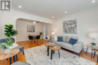 9 Ivorwood Crescent in Toronto, ON - Building Photo - Building Photo