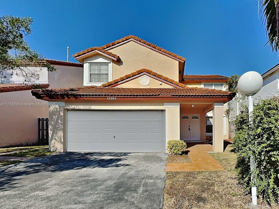 11011 SW 151st Pl in Miami, FL - Building Photo