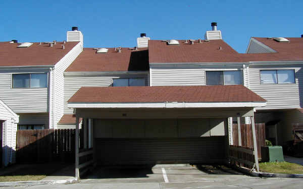 Golden Village Townhomes in Houston, TX - Foto de edificio