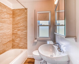 13502 S Brandon Ave-Unit -2 in Chicago, IL - Building Photo - Building Photo